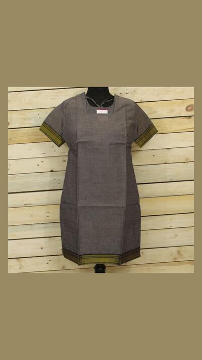 Women’s brown kurta with embroidery, short sleeves, size S