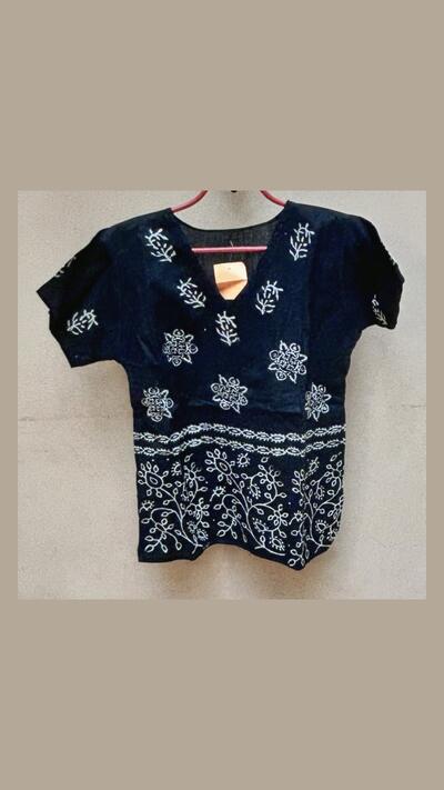 Women’s black blouse with a white pattern, short sleeves, S/M
