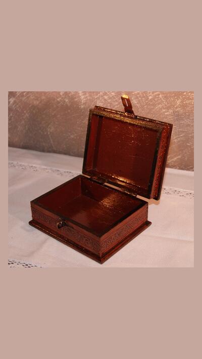 Painted box featuring an elephant and people, 10 x 5.5 x 7.5 cm