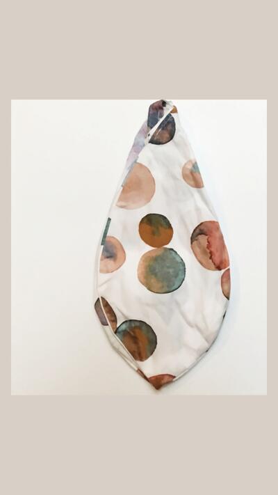 Women’s white japa pouch with a pattern