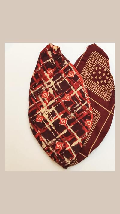 Women’s burgundy japa pouch with a pattern
