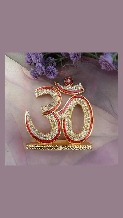 9 cm gold-plated OM murti with a red rim
