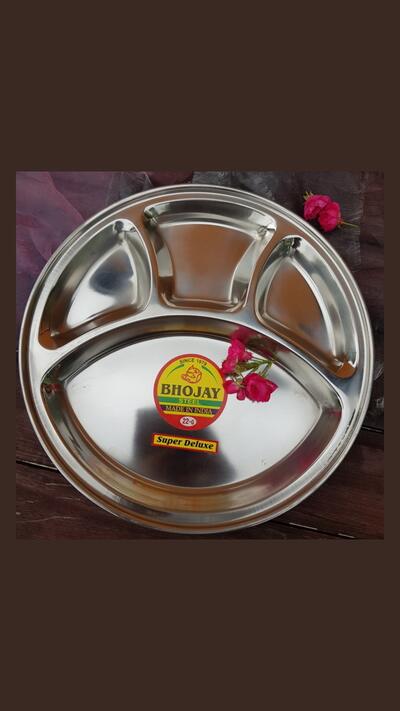 Round plate with 4 compartments