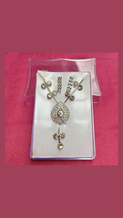 Rhinestone set – necklace and earrings