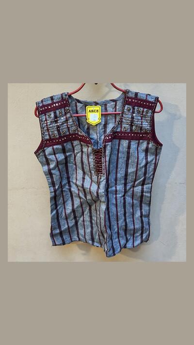 Women’s embroidered, cropped, sleeveless blouse, size S
