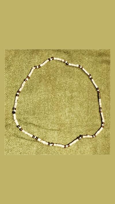 Kantimála, 1st series, white amongst gold beads