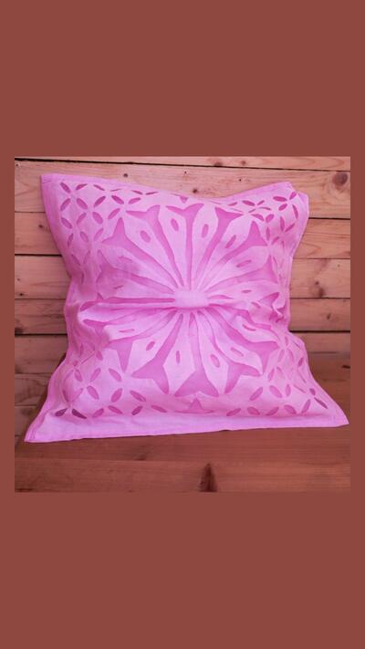 44x44 cm pillowcase with cut-out pattern, pink