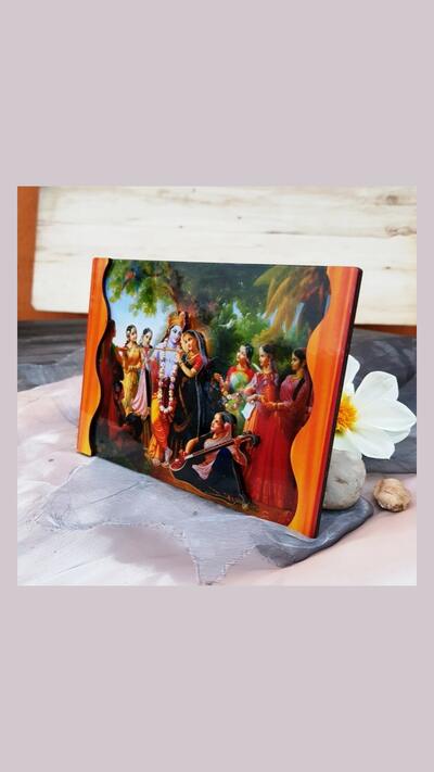 3D image of Krishna and Radha amongst the gopis
