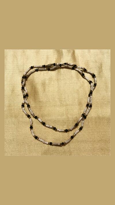 Kantimála, 2nd series, black amongst gold beads