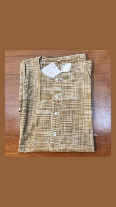 Men’s shirt with fine stripes, short sleeves