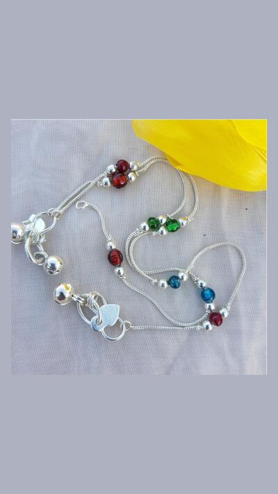 Bead holders with 4 coloured beads