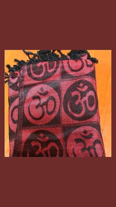 A shawl with ‘Óm’