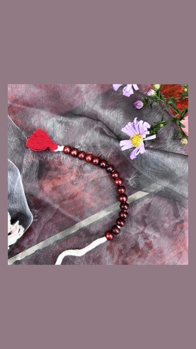 Japa bead counter in a brown sandalwood bag. Beads with a tassel
