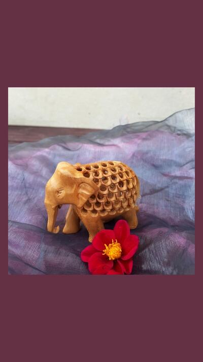 Carved elephant, 6.5 cm