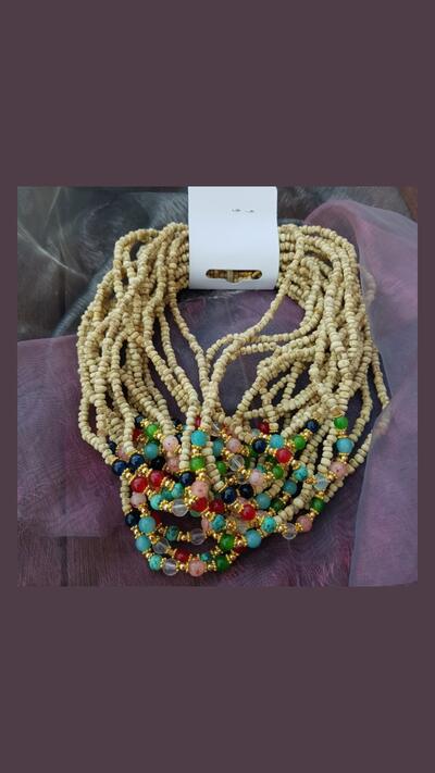 Kantimála, 1 row of coloured beads in the centre