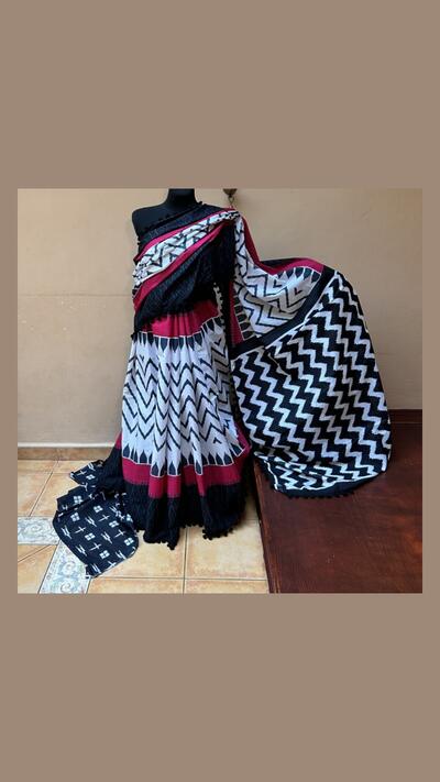 Cotton sari with tassels in white, black and magenta, with fabric for the choli
