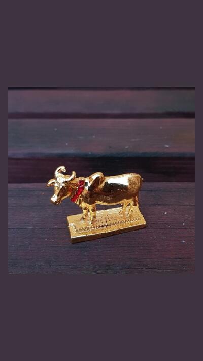 Gold-plated cow, metal, 3.5 x 3.5 cm