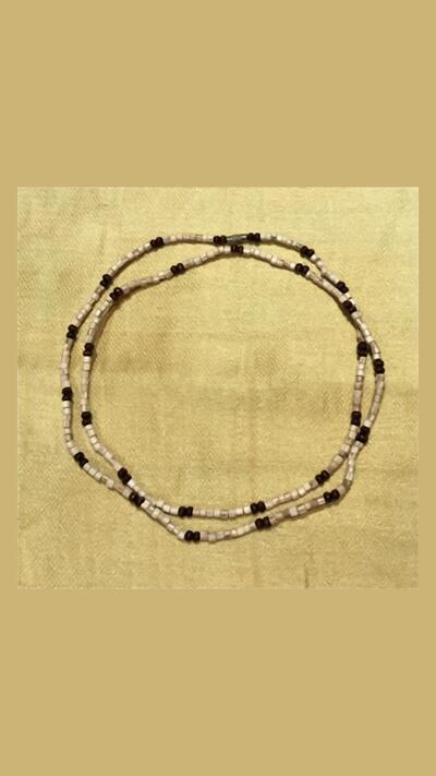 Kantimála, 2nd series, 2 brown, 8 tulasí rollers
