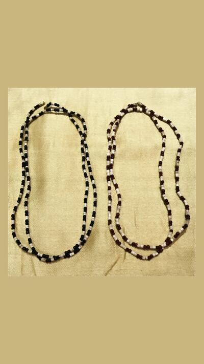 Kantimála, 2nd series, 2 black ones between the tulasí rollers