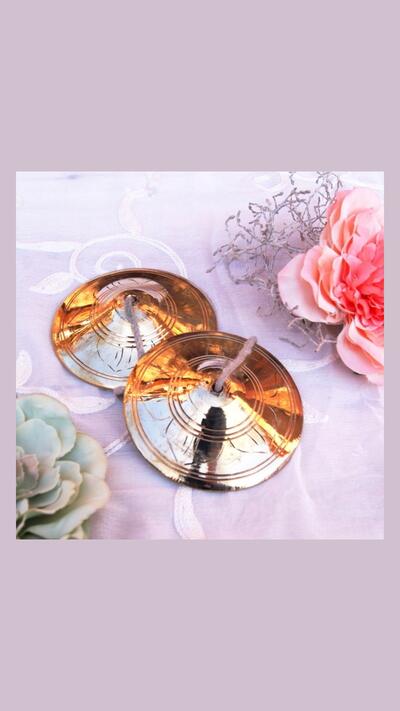 Cards, 8 cm in diameter