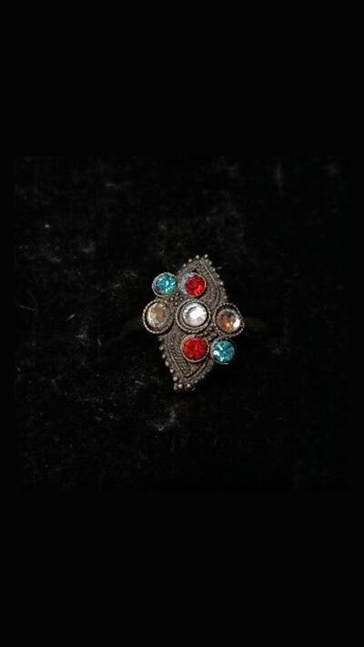 Oriental metal ring with coloured stones 7