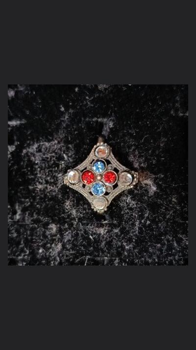 Oriental metal ring with coloured stones 8