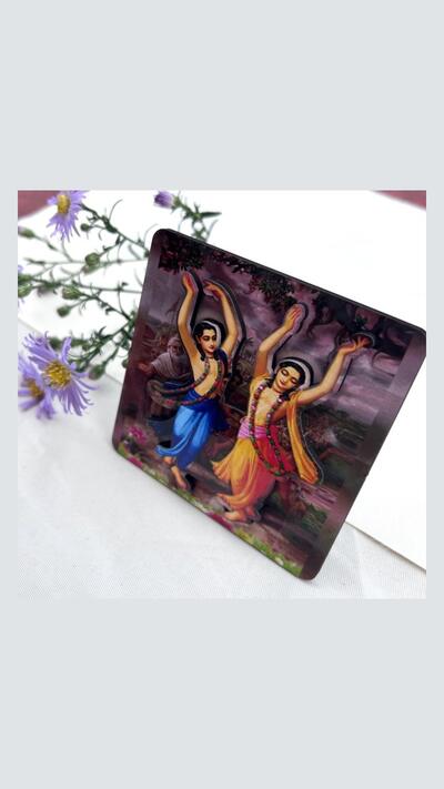 3D figure of Goura Nitai, 9 x 9 cm