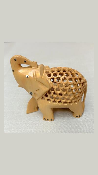 Carved elephant, 10.5 cm
