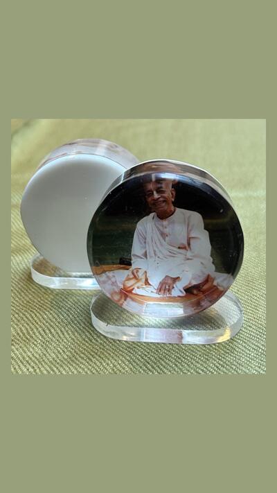 Picture of Prabhupada, approx. 5 cm, acrylic, 4 types