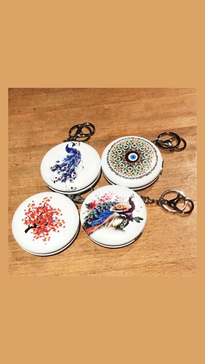 Round key ring with mirrors