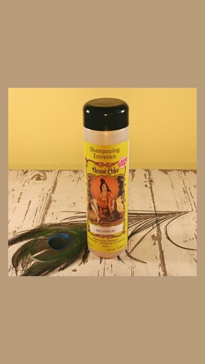 Natural shampoo for blonde and golden hair