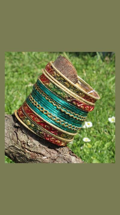 Set of 48 bracelets: gold, green and red