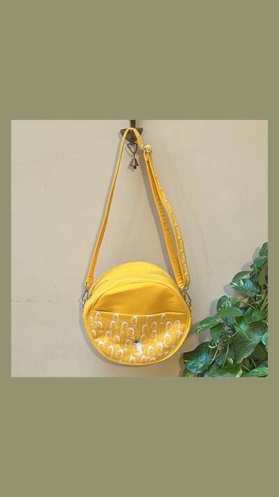 Yellow round shoulder bag, diameter 28 cm