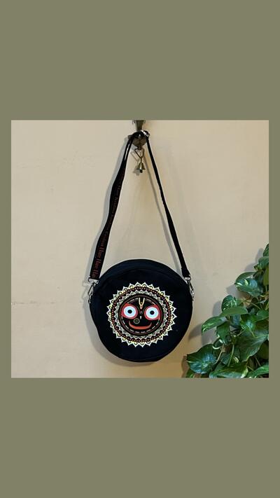 Black round shoulder bag, diameter 28 cm