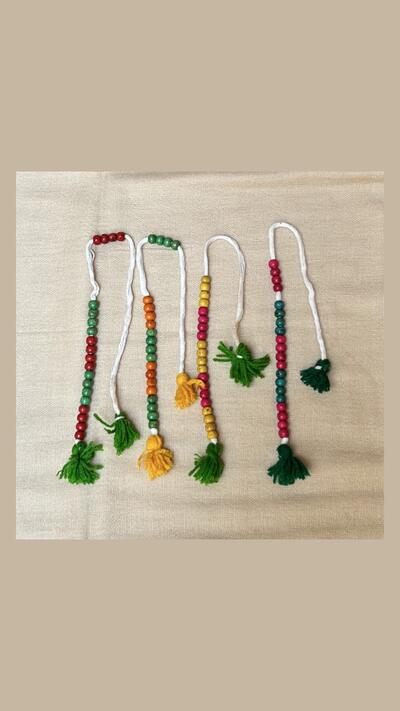Bead counter for a japa bag, two-coloured beads