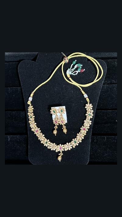 Vrinda Creation Floral-motif necklace and earrings