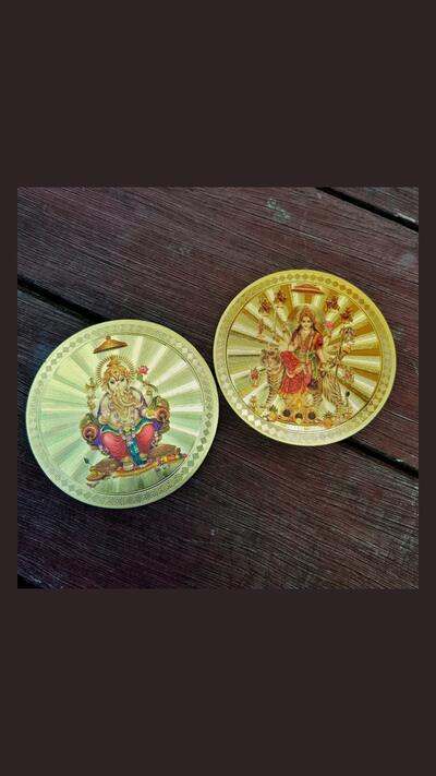 Durga sticker, gold, 7 cm in diameter