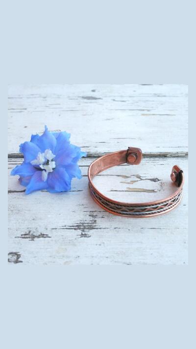 Health bracelet with magnets