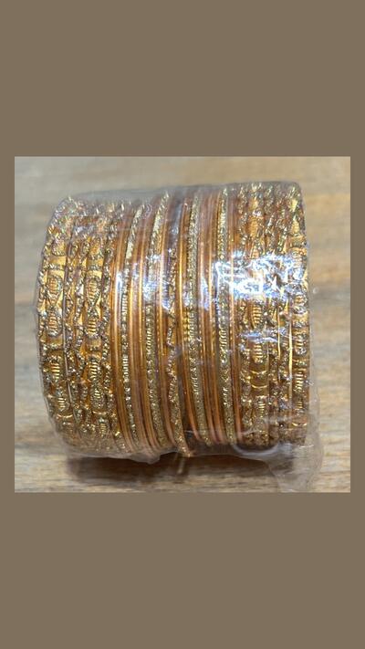 Set of 24 gold and plain-coloured bracelets, assorted