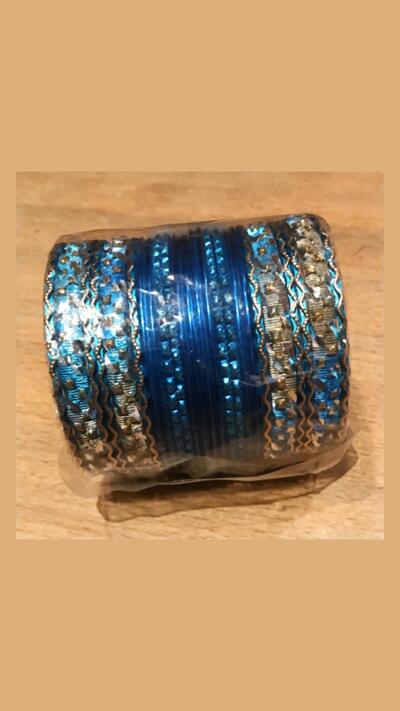 Set of 24 single-colour bracelets with gold detailing
