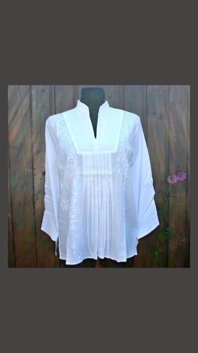 Women’s white embroidered kurta, long sleeves, size L