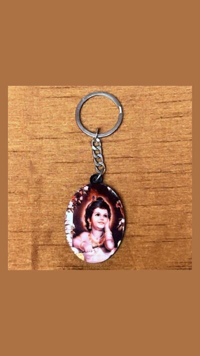 Oval wooden key ring with a picture