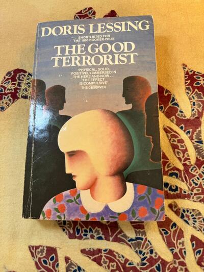 Nobelpreisträgerin und Booker-Preisträgerin: „The Good Terrorist“ – ein englischer Roman von Doris Lessing