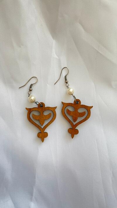 Wooden drop earrings with faux pearl | Heartshaped | Boho jewellery