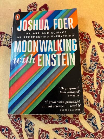Sich an alles erinnern – Gedächtnisexperte Joshua Foer – „Moonwalking with Einstein“ – Bestseller – Wissenschaft